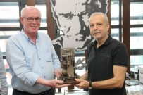 SAN ANTONIO - Kaptanoğlu'ndan Fotoğraf Müzesine Hediye