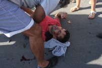 Kazazede Motosikletliye İlk Müdahale Tatilci Doktor Karı-Koca Yaptı