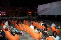 BUZ DEVRI - Samsun'da Açık Havada Sinema Keyfi