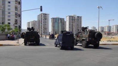 Uygulamaya Takılan Şahıs Başına Dayadığı Silahla Polise Direndi