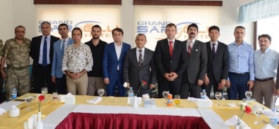 Vali Sonel, Tayini Çıkan Mesai Arkadaşları İle Bir Araya Geldi