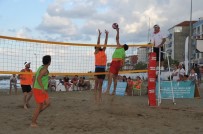MURAT SARı - Yakakent'te Plaj Voleybolu Turnuvası