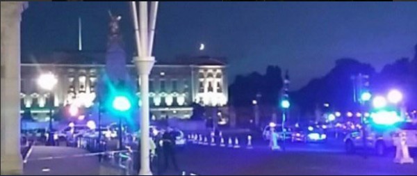 Londra'da polise kılıçlı saldırı!