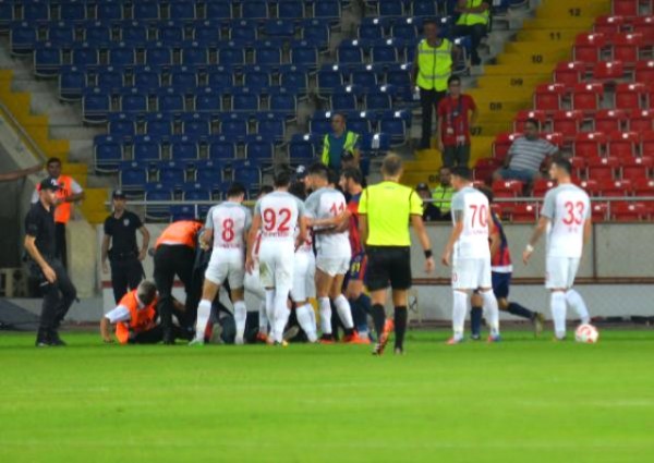 Deniz Naki'ye saldırı