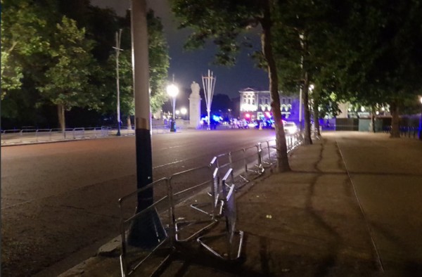 Londra'da polise kılıçlı saldırı!