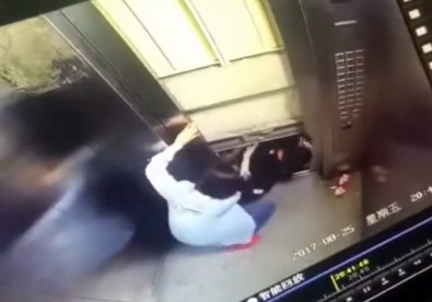Asansörde korkunç ölüm