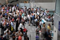 UÇAK TRAFİĞİ - Atatürk Havalimanında Bayram Yoğunluğu Devam Ediyor