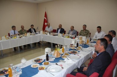 Emniyet Müdürü Ve Tugay Komutanı İçin Veda