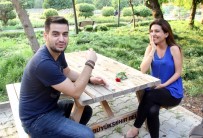 SEYHAN NEHRİ - Kadın Avukata Tehditle Gül Sattılar, Park Polisine Yakalandılar