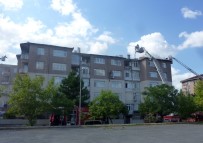 Tuzla'da Birbirine Bitişik 4 Binanın Çatısı Alev Alev Yandı