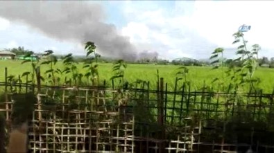 Arakan Müslümanlarının evleri ateşe verildi