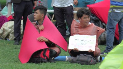 İade Edilmek İstemeyen Afganlardan Viyana'da Oturma Eylemi