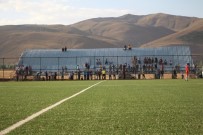 NADIR BINGÖL - Karlıovasporlu Taraftarlar, Çöken Tribünün Yapılmasını Bekliyor