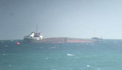 Sarıyer'de İkiye Bölünen Geminin Ön Kısmının Batma Anı Kamerada