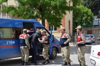 Uyuşturucu Kullanan Şahıslara Suçüstü Açıklaması 5 Gözaltı