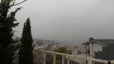 İstanbul'da Yağmur Ve Dolu Etkili Oluyor