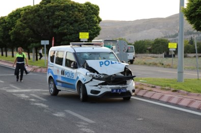 Polis Otosu Halk Otobüsüne Çarptı Açıklaması 2 Polis Yaralı