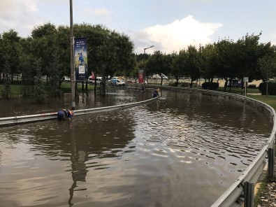 TEM Bağlantı Yolu Adeta Göle Döndü