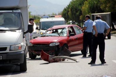Ehliyetsiz Sürücü Kaza Yaptı Açıklaması 3 Yaralı