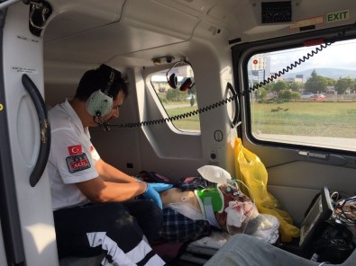 Kazada Ağır Yaralanan Traktör Sürücü Ambulans Helikopter İle Hastaneye Kaldırıldı
