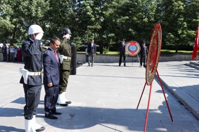 30 Ağustos Zafer Bayramı Kutlamaları Atatürk Anıtı'na Çelenk Sunumuyla Başladı