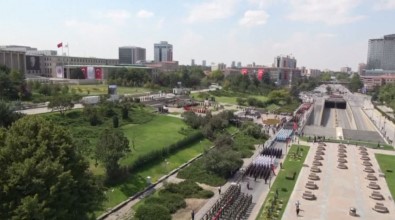 Ankara'da Zafer Bayramı Dolayısıyla, Geçit Töreni Düzenlendi