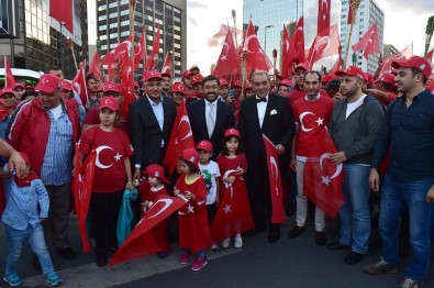 Beşiktaş'ta 30 Ağustos 'Fener Alayı' İle Kutlandı