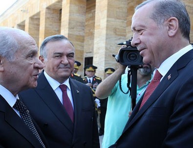 Erdoğan ve Bahçeli arasında samimi sohbet