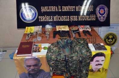 Eylem Hazırlığındaki Teröristler Silah Ve FETÖ Dergileriyle Yakalandı