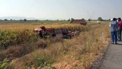 Kamyonet Kamyona Arkadan Çarptı Açıklaması 2 Ölü, 2 Yaralı