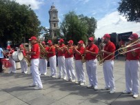 BEŞIKTAŞ BELEDIYESI - Klasik Otomobiller, 30 Ağustos Zafer Bayramı'nda Yollara Çıktı
