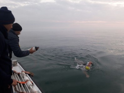 Milli Yüzücü Emre Seven, Manş Denizi'ni Geçti
