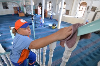 Muratpaşa'da Camiler Gül Kokuyor