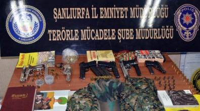 PKK'lı Eröristler Silah Ve FETÖ Dergileriyle Yakalandı