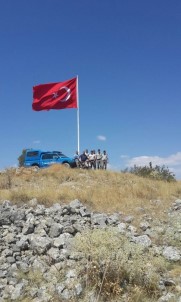 Seydişehir'de Yüksek Kayalığa Türk Bayrağı Dikildi
