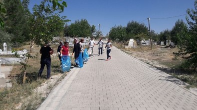 Varto'da Kurban Bayramı Öncesi Mezarlık Bakımı