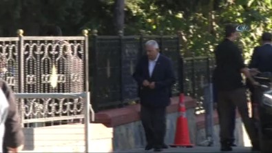 Başbakan Yıldırım'dan 15 Temmuz Şehitlerine Ziyaret