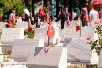 EDIRNEKAPı - Edirnekapı Şehitliği'ne Ziyaretçi Akını