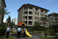 ÇILINGIR - Evdeki Tüpgaz Sızıntısı Paniğe Sebep Oldu, İtfaiyeci Tuvalet Penceresinden İçeri Girdi