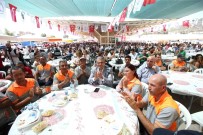 AYHAN DOĞAN - Karşıyaka'da 2 Bin Kişiyle Bayram Yemeği