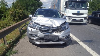 Kocaeli TEM'de Trafik Kazası Açıklaması 4 Yaralı