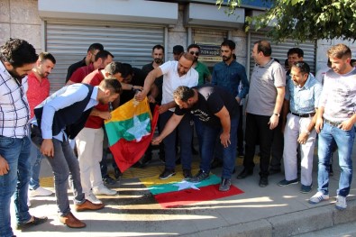 Mynamar Bayrağı Yaktılar