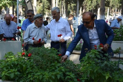 Söke'de Şehitliğe Bayram Ziyareti