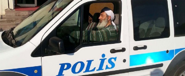 Sarıklı sakallı polis şaşkınlığı