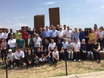 BÜLENT TEKBıYıKOĞLU - Artvinliler Ahlat'taki Tarihi Mekanları Gezdi