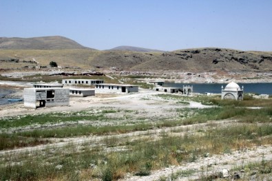 Kayseri'de Sular Altında Kalan Köy Gün Yüzüne Çıktı