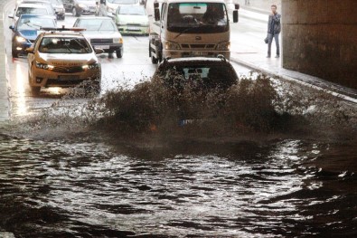 Konya'da Kısa Süreli Yağış Etkili Oldu