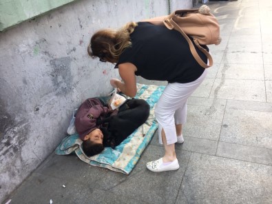 Köpeğini Sarılıp Uyuyan Çocuk Ortaya Çıktı