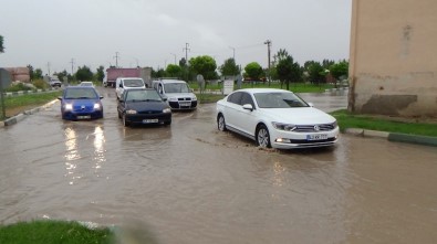 Kütahya'da Yağmur Caddeleri Göle Çevirdi