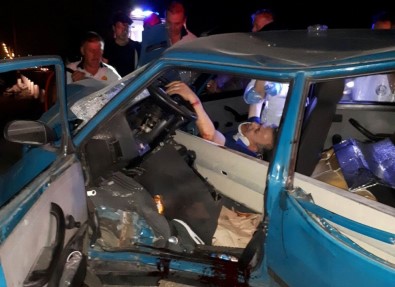 Samsun'da Bariyer Otomobile Ok Gibi Saplandı Açıklaması 2 Ağır Yaralı